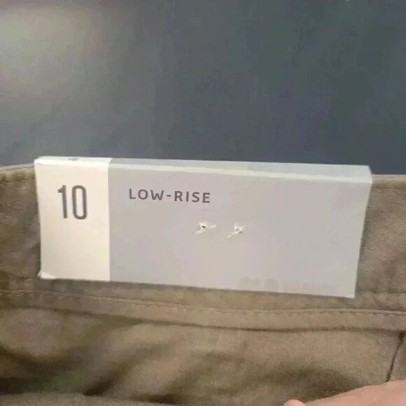 Old Navy Women's Khaki Green Cotton Low Rise Cuffed Shorts NEW - Picture 9 of 11